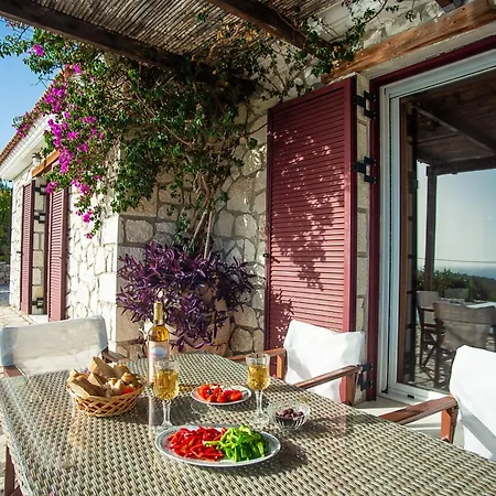 Trapezaki Garden Villa Mousata