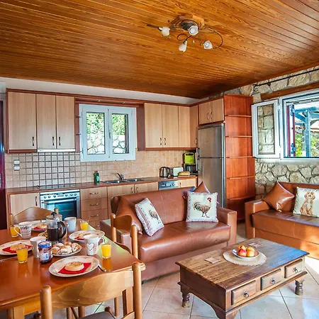 Trapezaki Garden Villa *