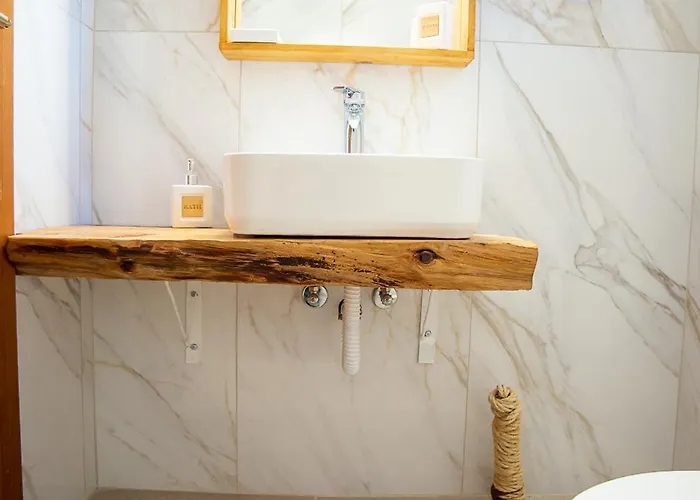 Willa Trapezaki Garden Mousata