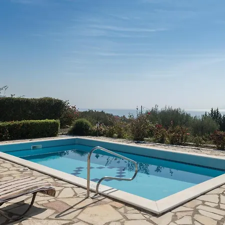 Trapezaki Garden Villa Mousata