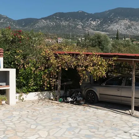 Trapezaki Garden Villa Mousata