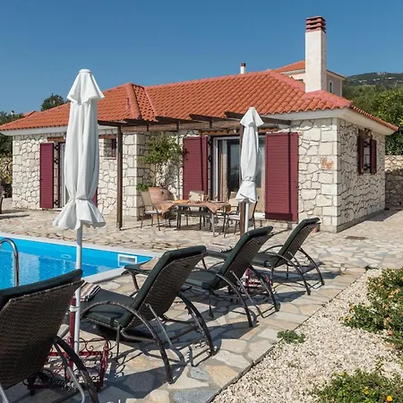 Villa Trapezaki Garden *