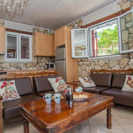 Villa Trapezaki Garden