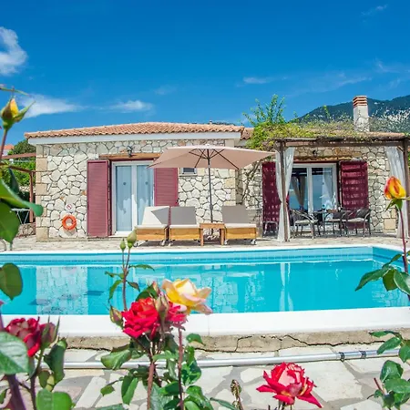 Trapezaki Garden * Mousata