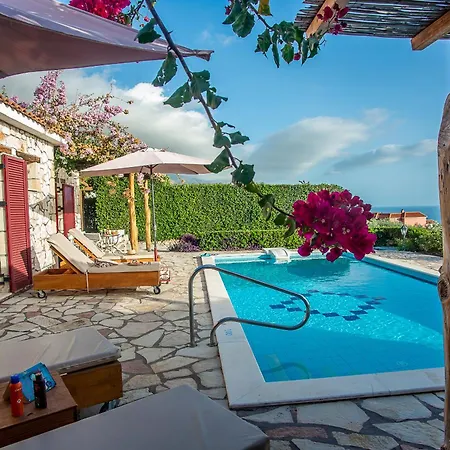 Trapezaki Garden Villa