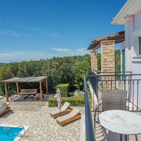 Trapezaki Garden Villa Mousata